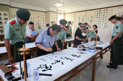 銀霞映照擁軍心，翰墨寄寓魚水情——寧夏老干部活動(dòng)中心送書法進(jìn)軍營(yíng)活動(dòng)紀(jì)實(shí)